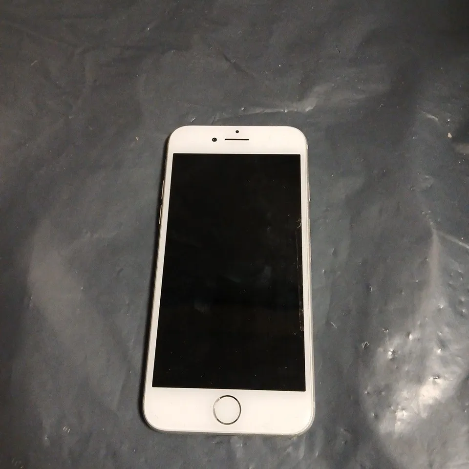 Apple iPhone – Silver 