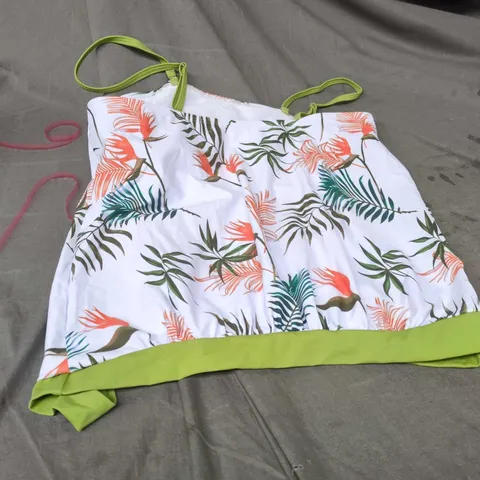 WOMENS WHITE AND GREEN FLORAL DETAILED VEST