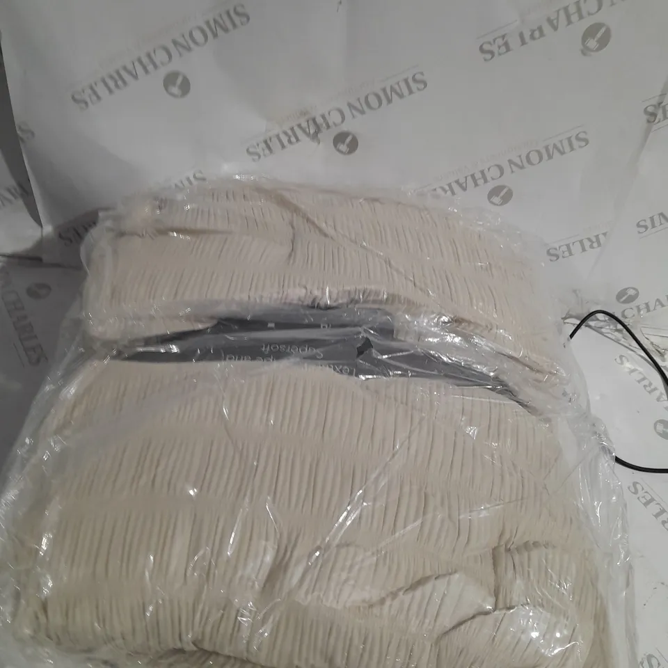 SUPERSOFT BY COZEE HOME TEXTURED STRIPE BEDSPREAD WITH CONTRAST BORDER 150 X 200 CM