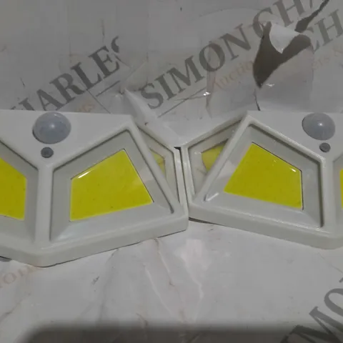 BUILDCRAFT 400 LUMENS SECURITY SOLAR LIGHT 