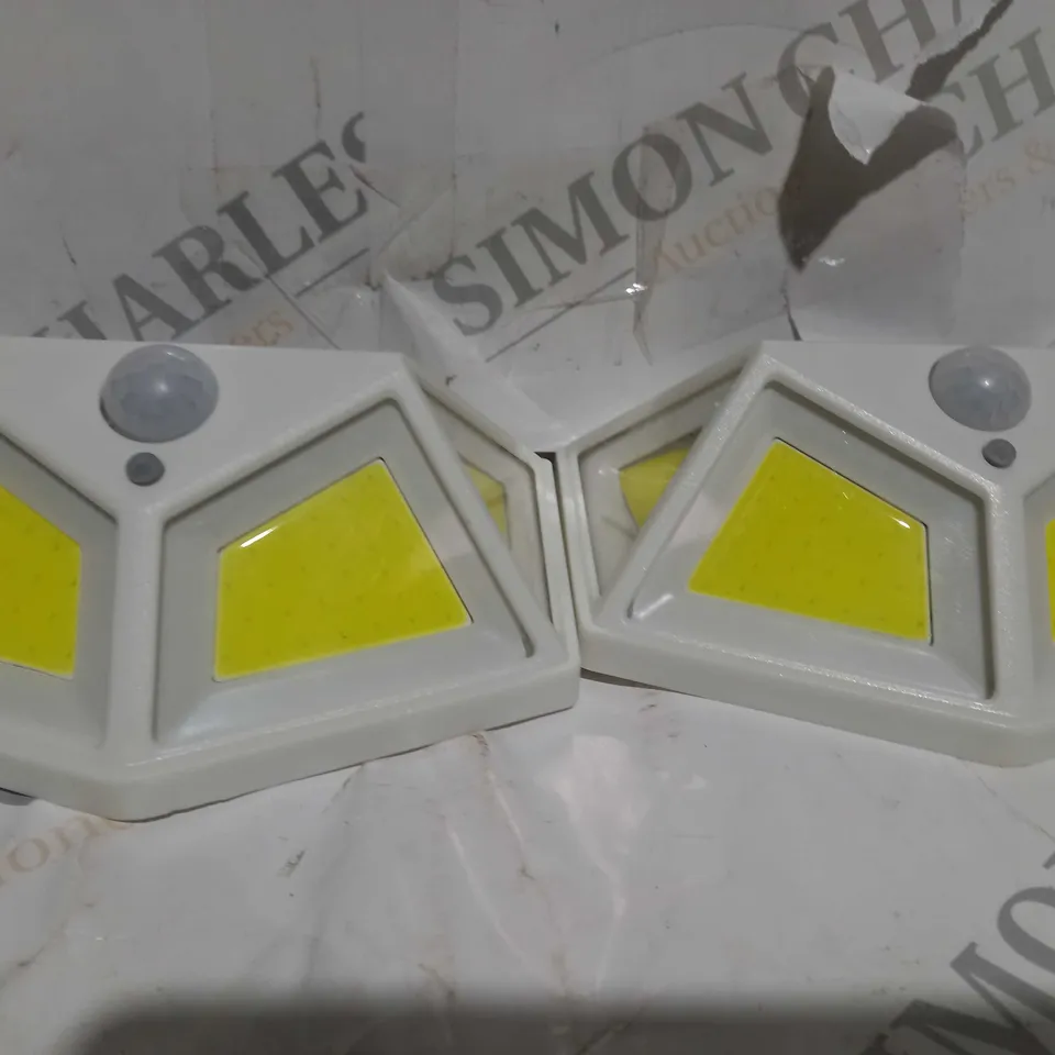 BUILDCRAFT 400 LUMENS SECURITY SOLAR LIGHT 