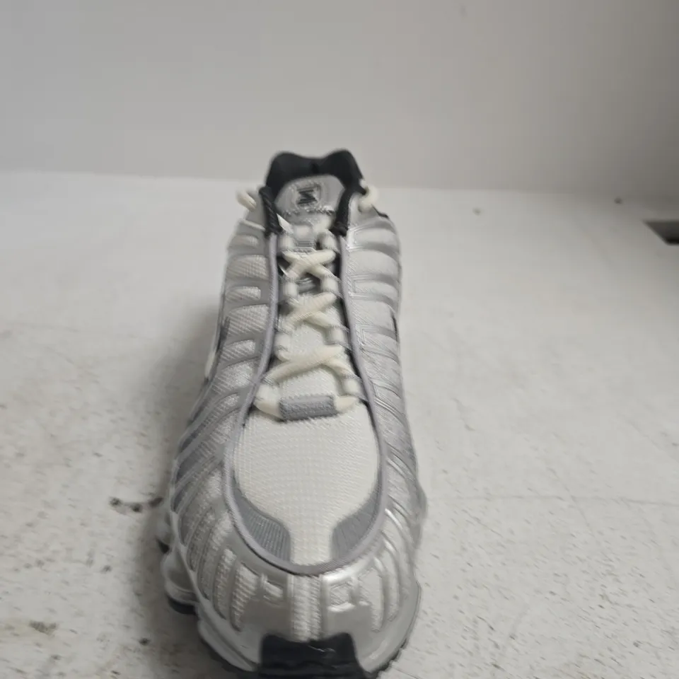 NIKE SHOX RUNNER SHOES - GREY/SILVER – MEN'S - SIZE 8