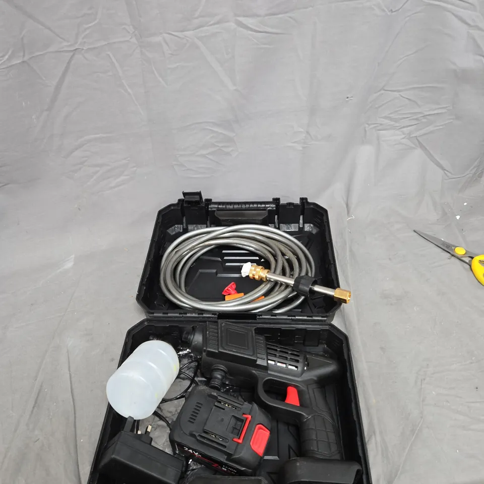 CORDLESS WATER SPRAYER KIT IN HARD CASE WITH BATTERY & CHARGER