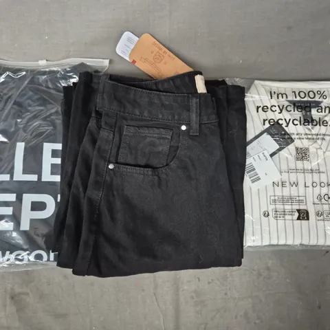 BOX OF APPROXIMATELY 20 ASSORTED CLOTHING AND FASHION ITEMS IN VARIOUS STYLES, SIZES, AND COLOURS - COLLECTION ONLY