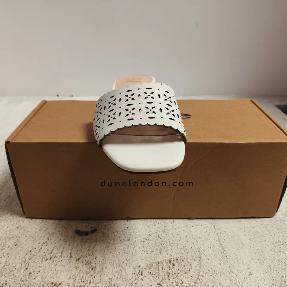 BOXED PAIR OF DUNE LONDON LASER CUT SLIDERS IN WHITE LEATHER SIZE 3