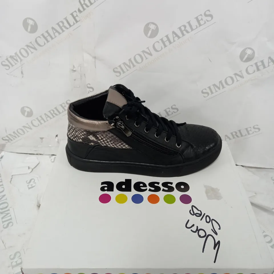 BOXED ADESSO LUNA ZIP TRAINERS, BLACK - SIZE 5