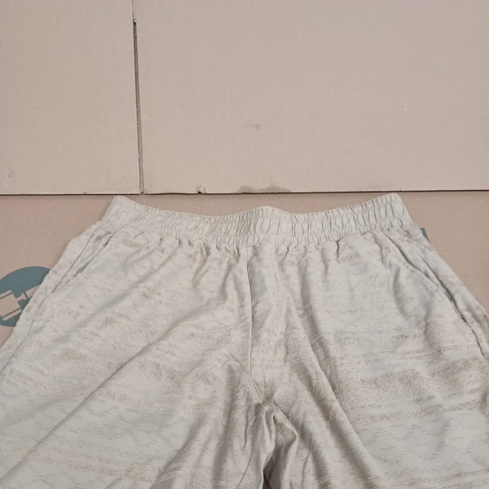 ARNE AZTEC 2.0 SHORT IN STONE – SIZE L