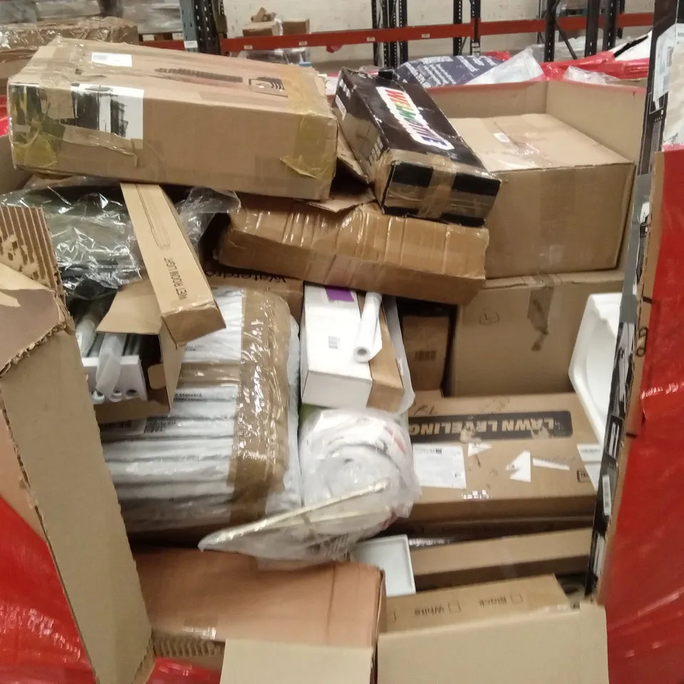 PALLET OF ASSORTED HOUSEHOLD GOODS AND PRODUCTS TO INCLUDE; BLENDER, DISPLAY STAND, CEILING LIGHT, LASER LEVEL ETC