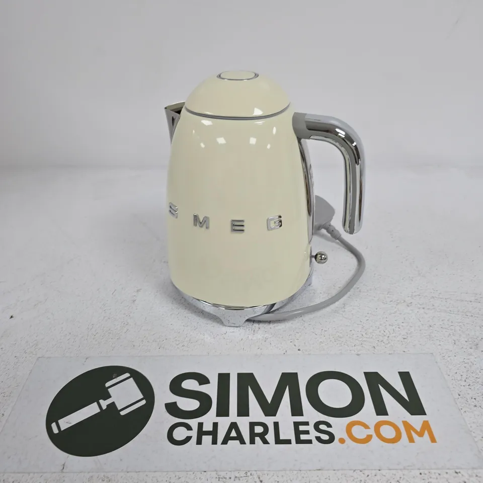 BOXED SMEG 50S STYLE KETTLE IN CREAM