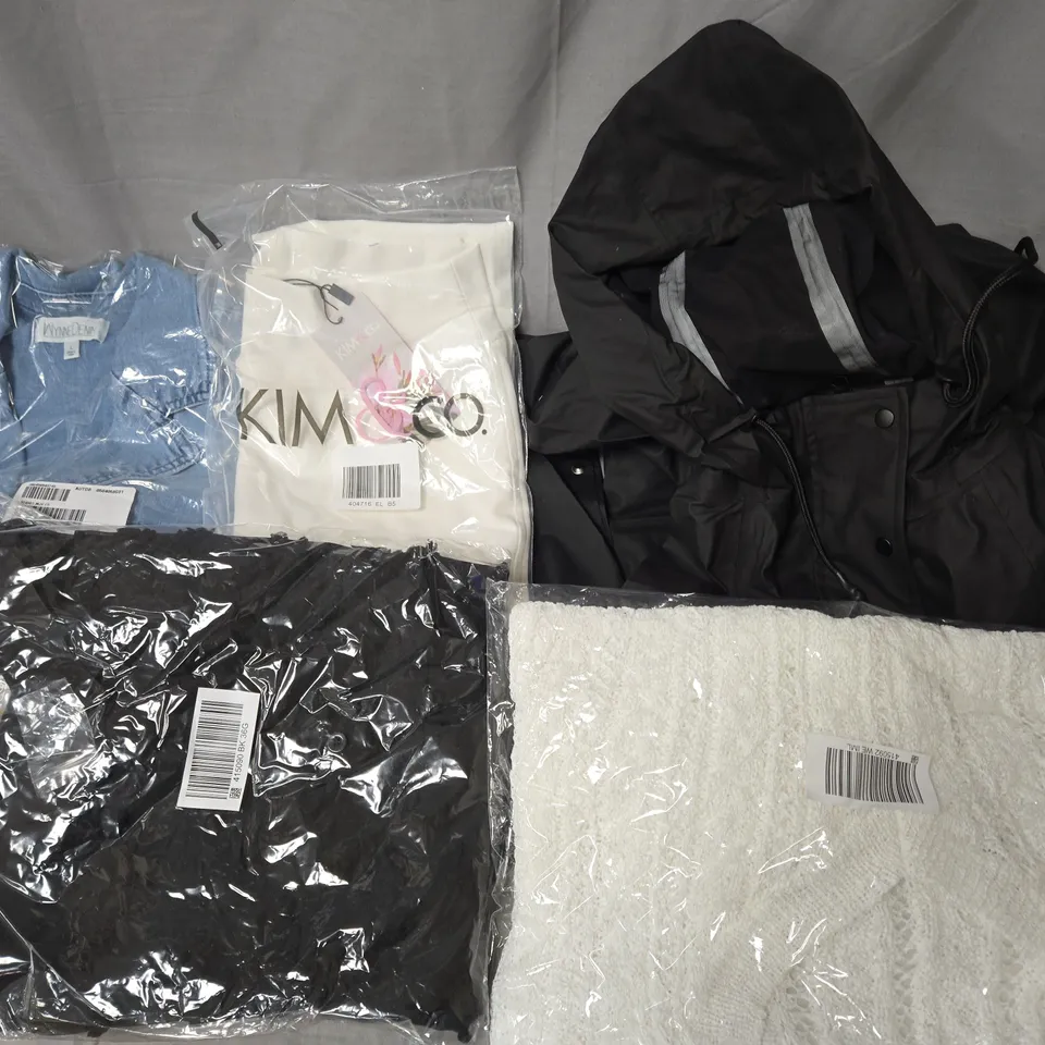 APPROXIMATELY 12 ASSORTED CLOTHING ITEMS IN VARIOUS SIZES, COLOURS & STYLES TO INCLUDE BRANDS SUCH AS KIM & CO, WYNNEDENIM, MASAI, ETC