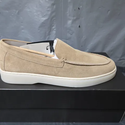 BOXED PAIR OF MASSIMO DUTTI SUEDE MOCCASIN SHOES IN BEIGE - SIZE 42