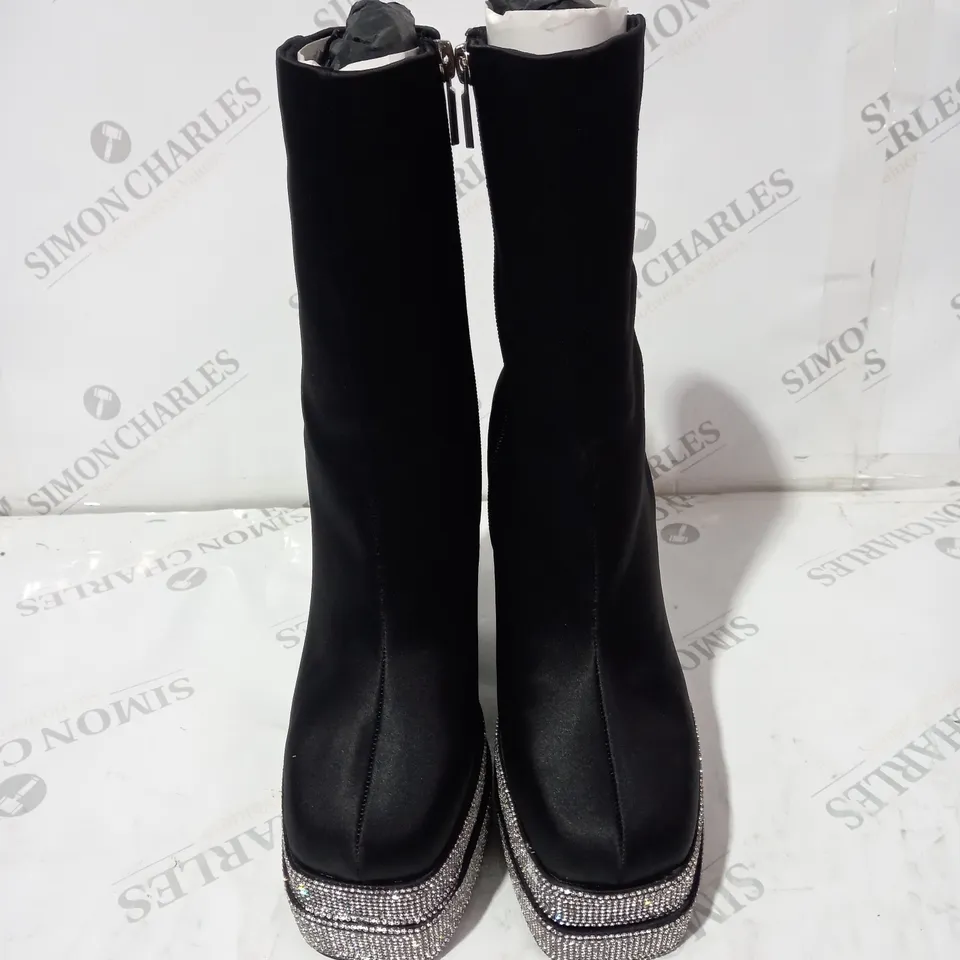 BLACK PLATFORM HEELED BOOTS DIAMANTE HEEL AND PLATFORM SIZE 5