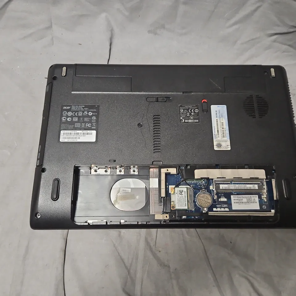 ACER ASPIRE 5733 LAPTOP – I3-370M, 6GB RAM, 640GB HDD, DVD-SUPER MULTI DL, 15.6" HD LCD