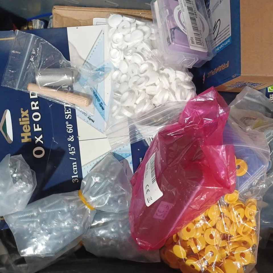 APPROXIMATELY 10 ASSORTED HOUSEHOLD ITEMS TO INCLUDE EDDING LABEL REMOVER, 4-WAY TAP CONNECTOR, VINYL COASTERS, ETC