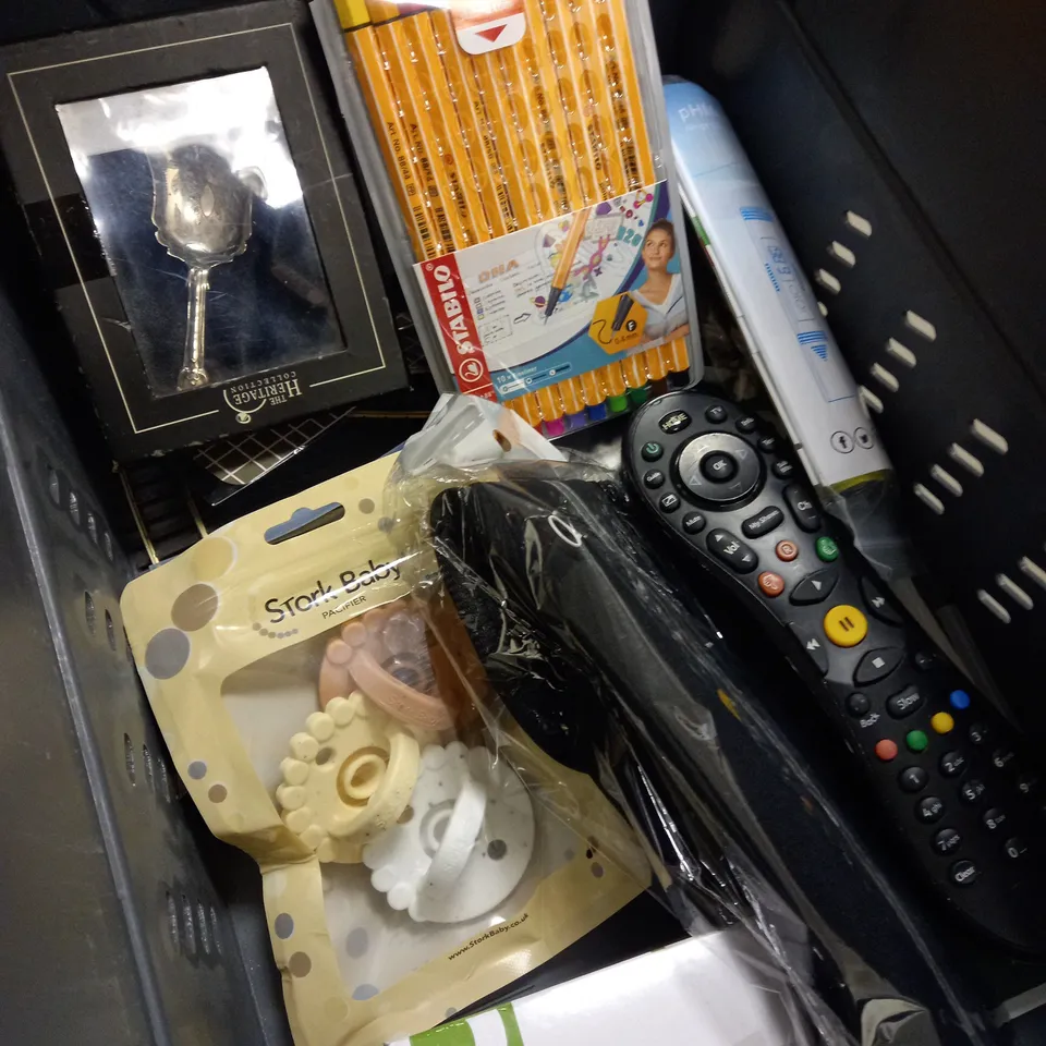 ASSORTED HOUSEHOLD ITEMS APPROX. 25 ITEMS 