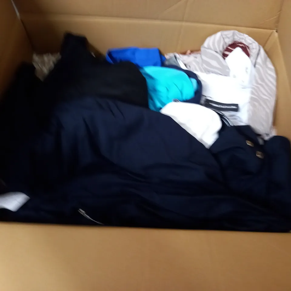 LARGE QUANTITY OF ASSORTED CLOTHING ITEMS TO INCLUDE JAEGER AND PRETTYLITTLETHING