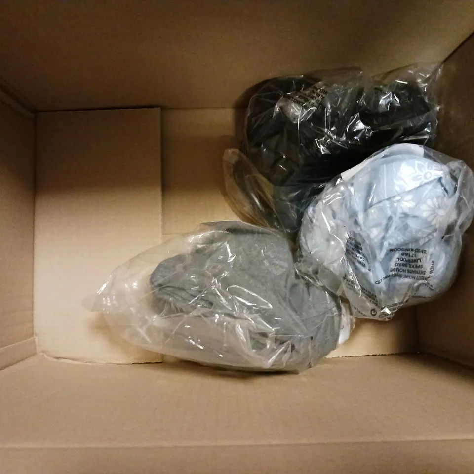 BOX OF APPROXIMATELY 5 ASSORTED ITEMS TO INCLUDE - REVLON HAIRDRYER , WATER ART , PS5 FC24 ETC