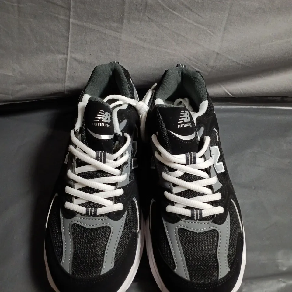 UNBOXED PAIR OF NEW BALANCE 530 SHOES –UK SIZE 7