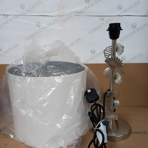 DESIGNER LEAF DETAL TABLE LAMP