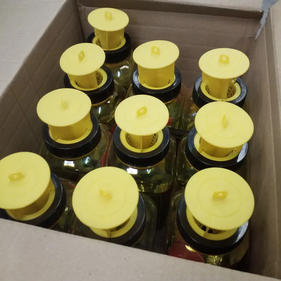 BOX CONTAINING 10 BUGOFF FLY CATCHERS 