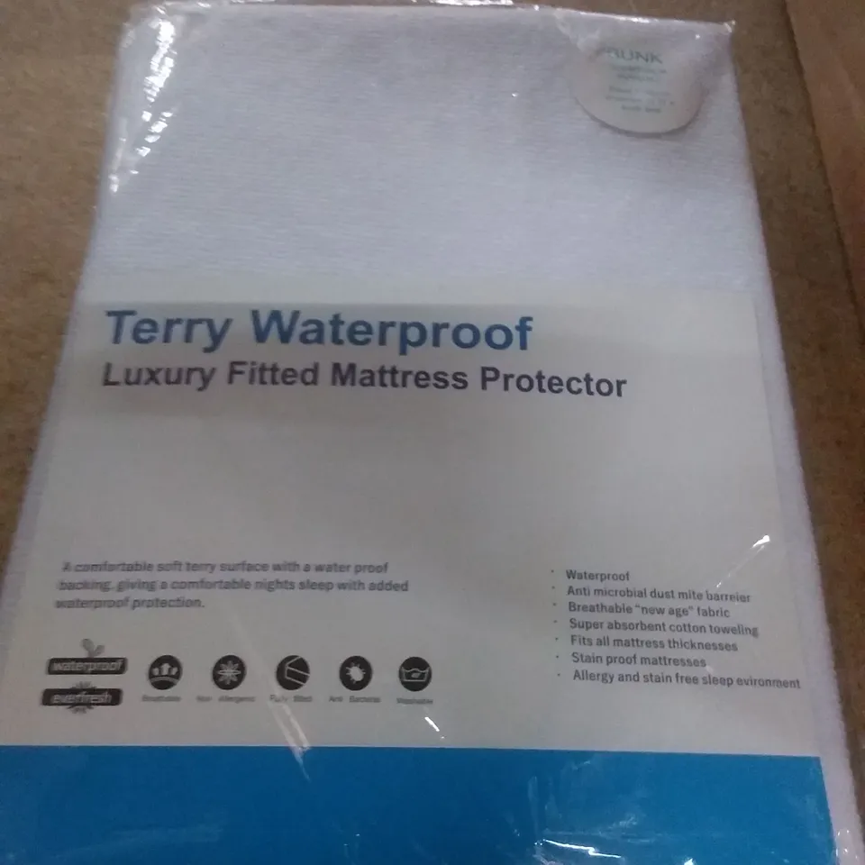 FOLINA HYPOALLERGENIC AND WATERPROOF FITTED MATTRESS PROTECTOR FOR BUNK BED