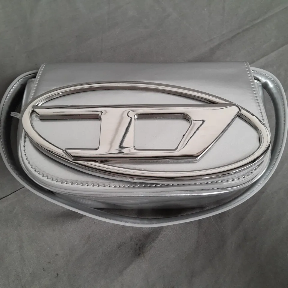 DIESEL SILVER SMALL CLUTCH HAND BAG