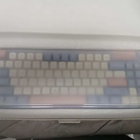 DUST SILVER MECHANICAL KEYBOARD 