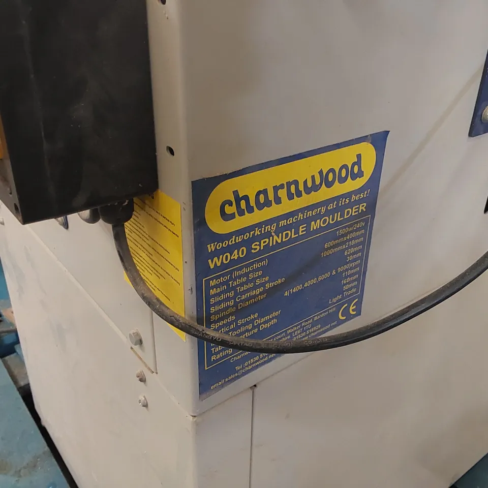 CHARNWOOD W040 SPINDLE MOULDER WITH RUTLANDS PREMIUM POWER FEEDER