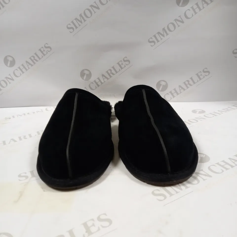IN THE STYLE OF UGGS SCUFFETTE SLIPPER SHOE, FAUX FUR, BLACK, UK SIZE 5