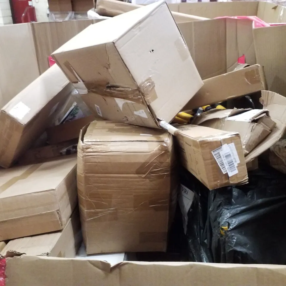PALLET CONTAINING ASSORTED PRODUCTS INCLUDING TOILET SEAT, RETRACTABLE SAFETY GATE, ROLLER BLIND, FOLD BRACKET & CHEST OF DRAWERS 