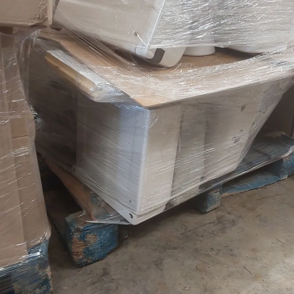 PALLET CONTAINING APPROXIMATELY 16x BRANDED TOILETS & CISTERNS