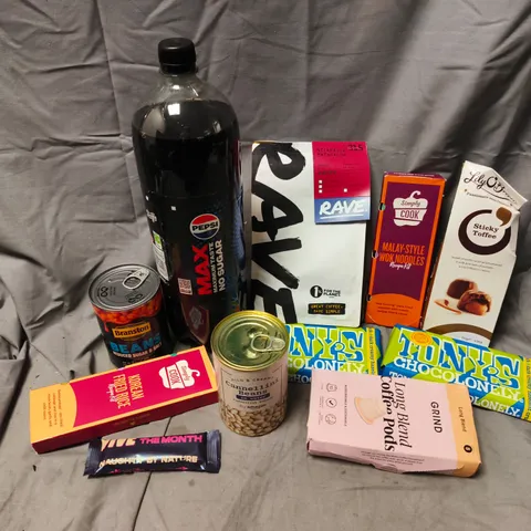 APPROXIMATELY 12 ASSORTED FOOD & DRINK ITEMS TO INCLUDE PEPSI MAX, GRIND COFFEE PODS, CANNELLINI BEANS, ETC, ETC - COLLECTION ONLY