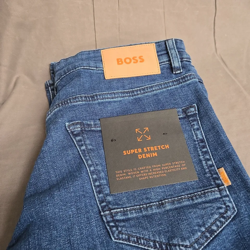 HUGO BOSS CASUAL DENIM JEANS SIZE W32