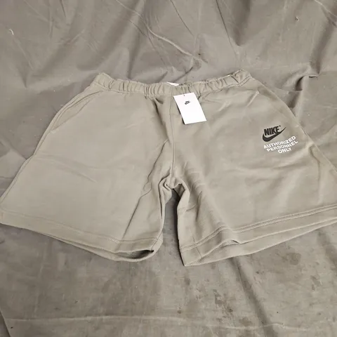 NIKE AUTHORISED PERSONNEL SHORTS IN ARMY GREEN SIZE XL