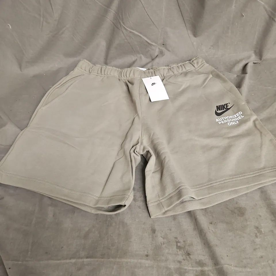 NIKE AUTHORISED PERSONNEL SHORTS IN ARMY GREEN SIZE XL