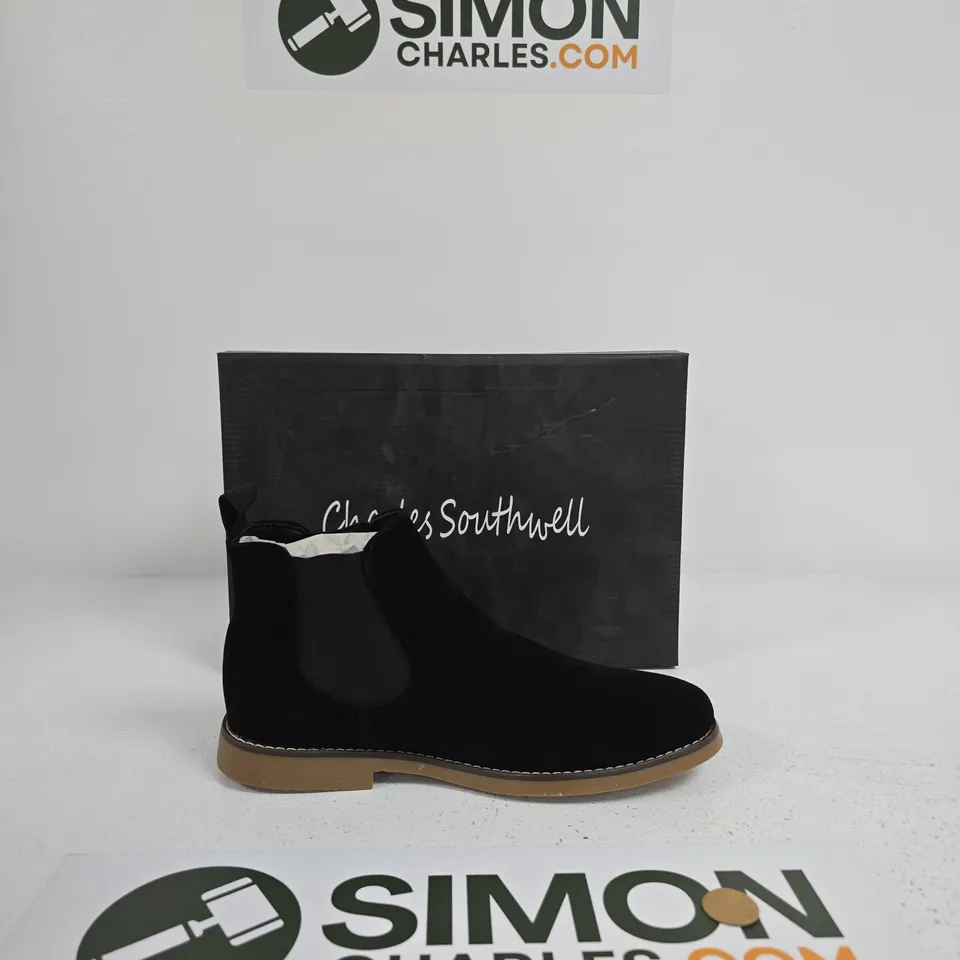 CHARLES SOUTHWELL KANSAS BLACK CHELSEA BOOTS – UK 8