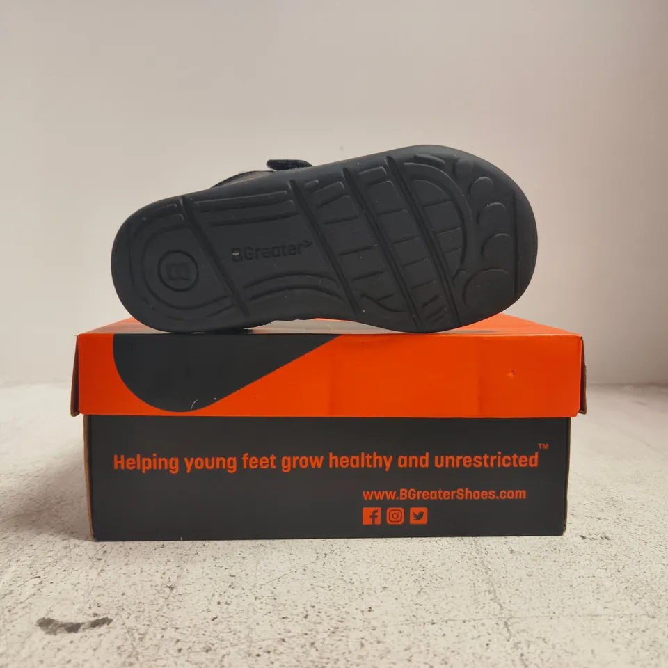 BOXED PAIR OF B.GREATER STIRLING VELCRO STRAP TRAINERS IN BLACK SIZE UK KID'S 9