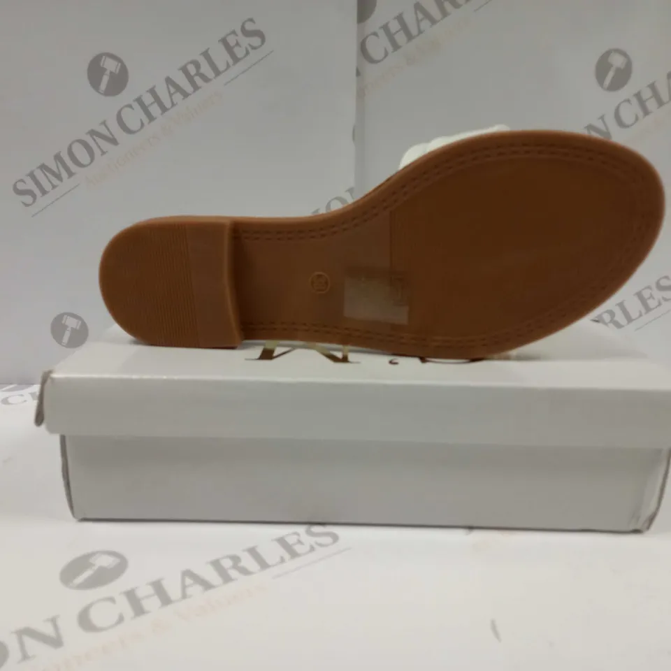 BOXED PAIR OF C'M PARIS FLAT SANDALS IN WHITE UK SIZE 5 
