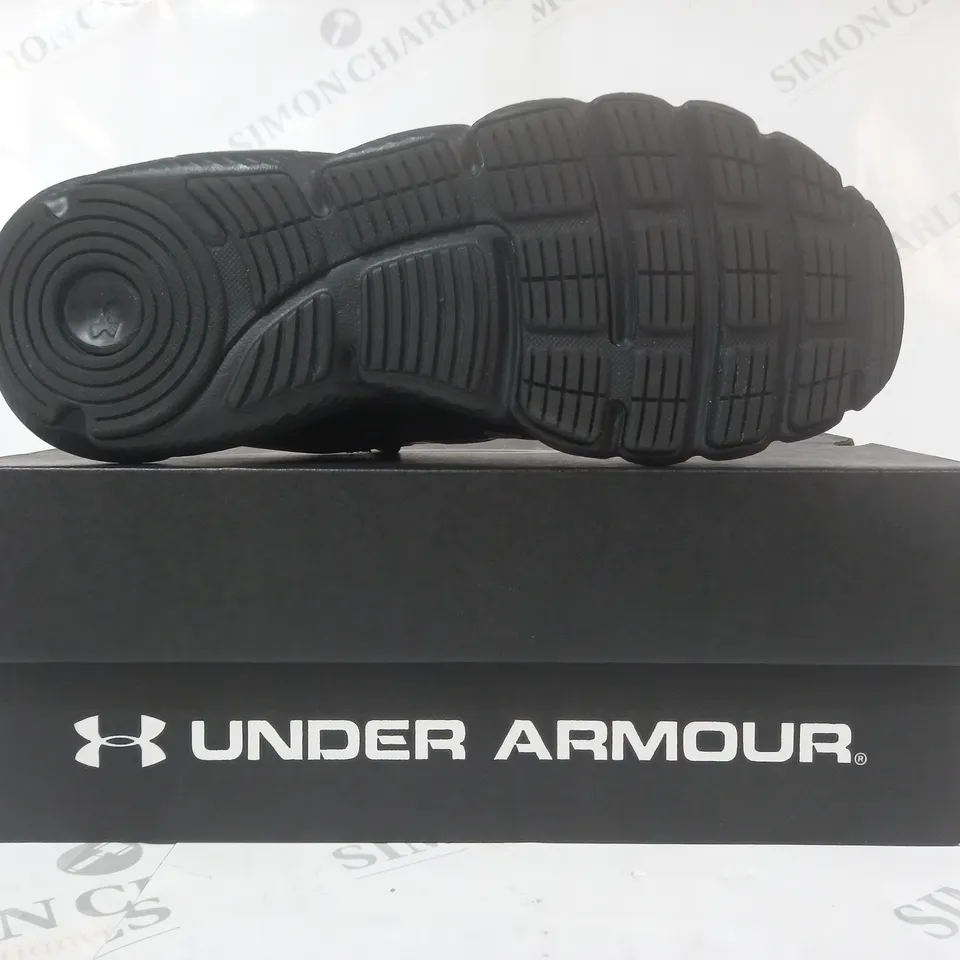 BOXED PAIR OF UNDER ARMOUR CHARGED ASSERT TRAINERS IN BLACK UK SIZE 8.5