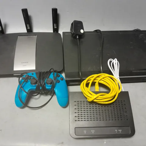 BOX OF APPROXIMATELY 15 ASSORTED ITEMS TO INCLUDE - LINKSYS EA6900 , AMD HEATSINK , COMTREND VR-3030 ETC