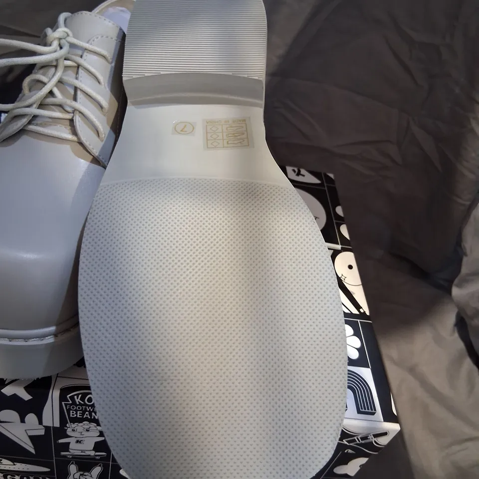 BRAND NEW BOXED KOI 400% OVERSIZED DERBY SHOES GREY SIZE 6