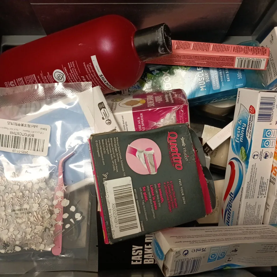 APPROXIMATELY 15 ASSORTED HEALTH & BEAUTY PRODUCTS TO INCLUDE FULL BODY WET WIPES, RADOX MUSCLE SOAK, TRESEMME SHAMPOO, ETC - COLLECTION ONLY