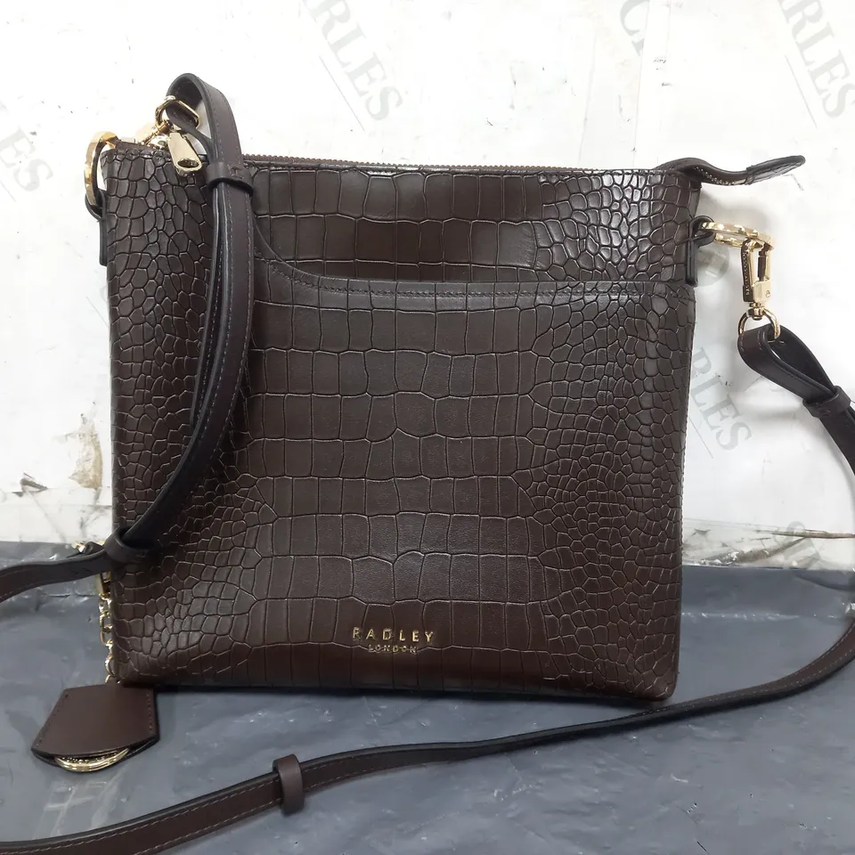 RADLEY LONDON CROSSBODY BAG IN DARK CHOCOLATE