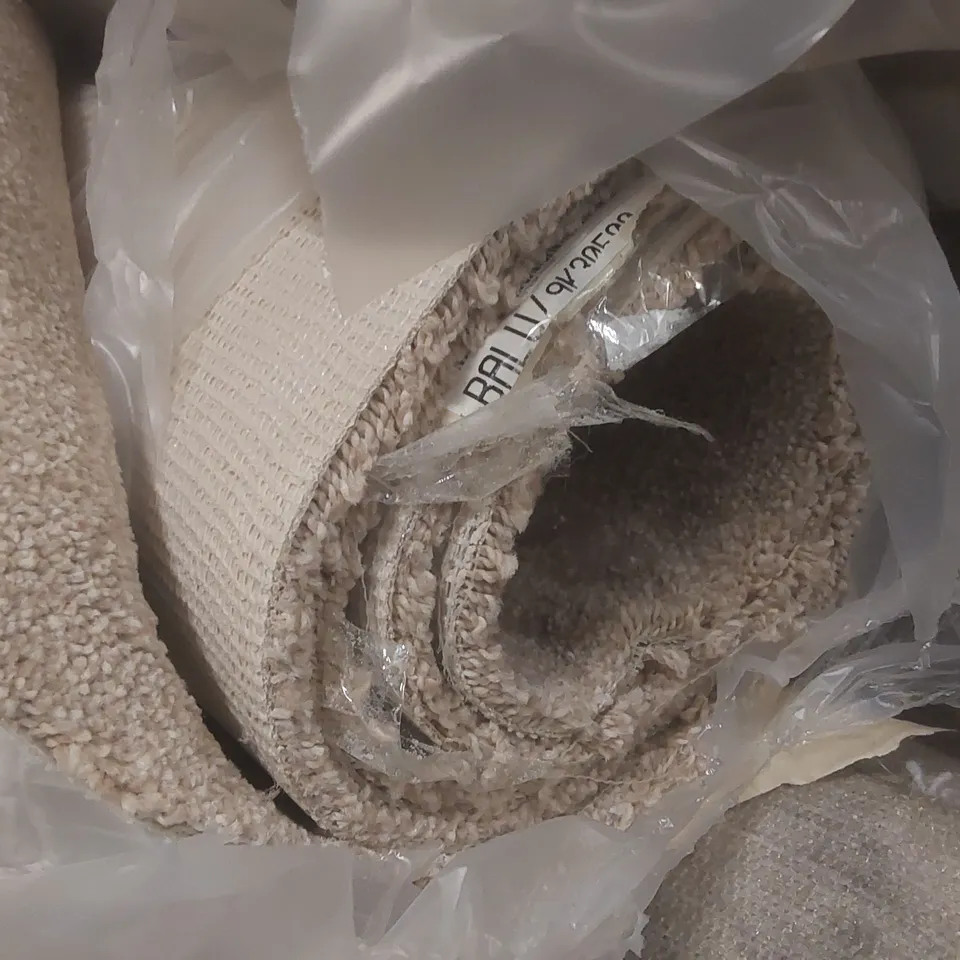 ROLL OF QUALITY STS HERITAGE LUXURY SAND CARPET - APPROXIMATELY 2.74 x 4m