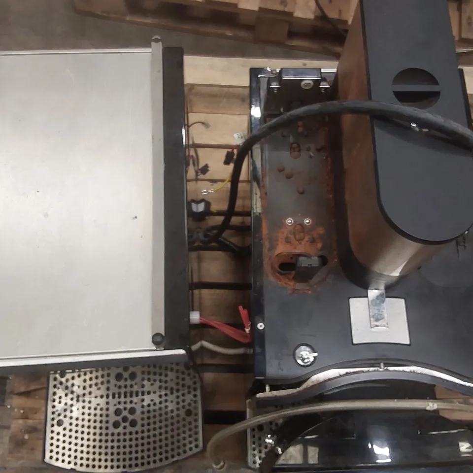 FRANKE COMMERCIAL COFFEE MACHINE WITH MILK CHILLER (2 ITEMS)