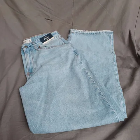 ABERCROMBIE & FITCH THE LOOSE HIGH RISE JEAN IN LIGHT BLUE DENIM SIZE 28/6 REGULAR