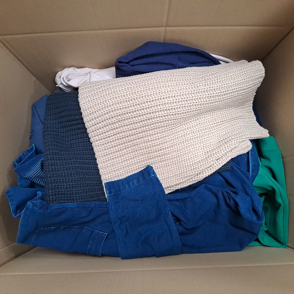 BOX OF APPROXIMATELY 15 ASSORTED CLOTHING ITEMS TO INCLUDE JUMPERS, PANTS AND PYJAMAS