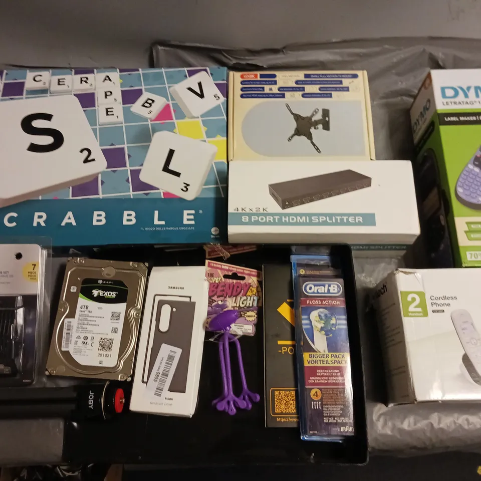 LOT OF APPROXIMATELY 30 ASSORTED ITEMS TO INCLUDE 8-PORT HDMI SPLITTER, VTECH CORDLESS PHONES AND LOGIK SMALL TV MOUNT