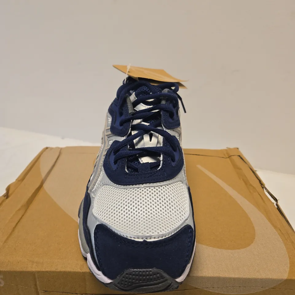BOXED PAIR OF ASICS RUNNING SHOES – SIZE 10
