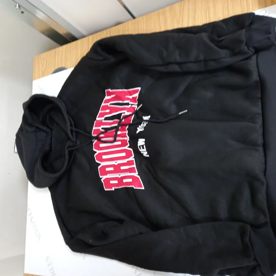 BOX OF ASSORTED CLOTHING ITEMS TO INCLUDE JACKETS, JUMPERS, TRACK PANTS ETC